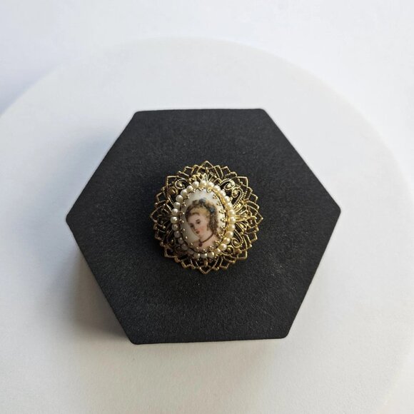 Vintage Porcelain Portrait Faux Seed Pearl Filigree Brooch Pin Pendant Limoges - Picture 6 of 6